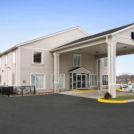 Days Inn By Wyndham Woodstock Kültér fotó