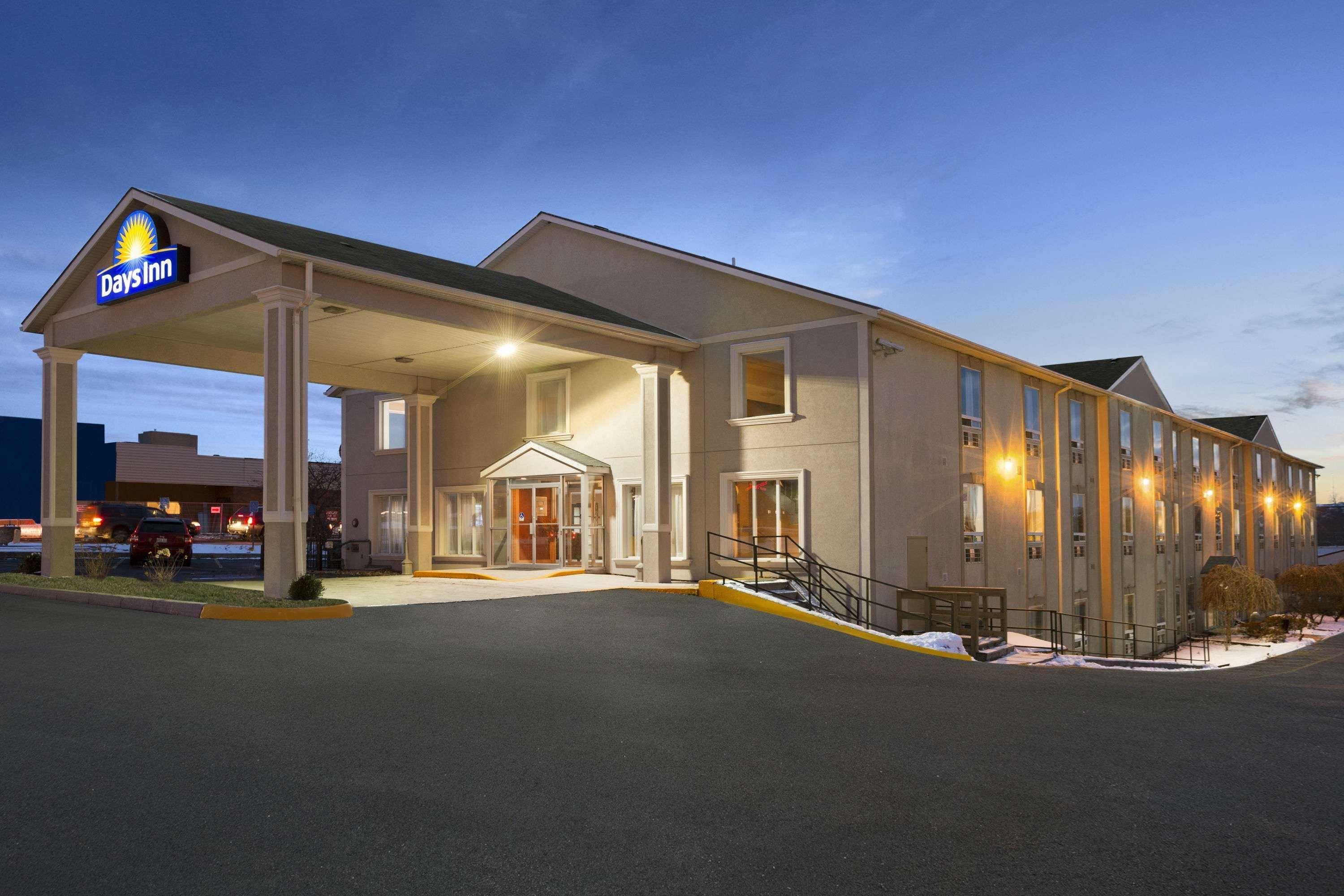 Days Inn By Wyndham Woodstock Kültér fotó